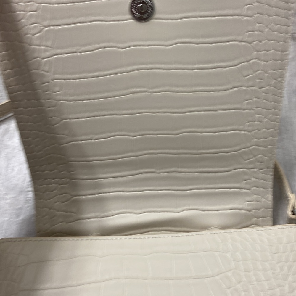 A New Day Vegan pebbled leather purse, like new - Picture 6 of 11
